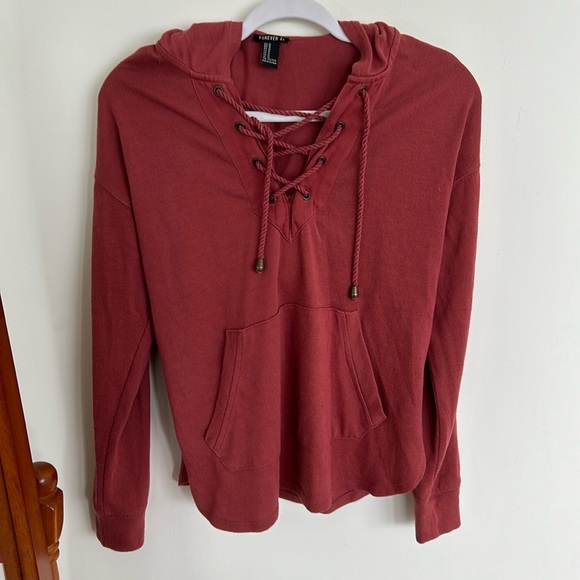 Forever 21 Burgundy/Red throw over light hoodie w/ front pocket - Picture 1 of 2